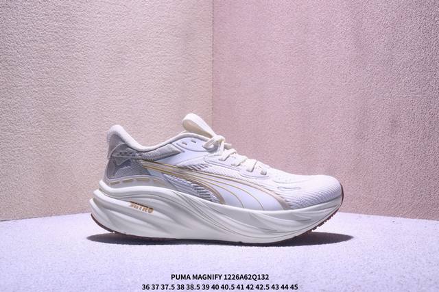 公司级彪马 彪破3 puma Magnify Nitro 3代 #puma跑鞋为跑步蓄能，功能性和美观性兼备。搭载 puma Nitro 氮气中底，具备轻量与高