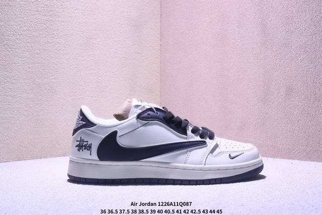 公司级 时尚元素X Jordan Air Jordan Low 倒勾 “黑白蛇麟斯图西联名，合作融合了Travis Scott 独特的潮流风格，个性的设计风格以