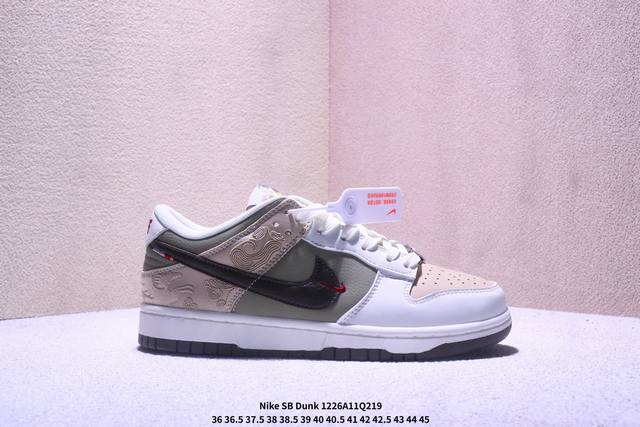 耐克限定Nike Sb Dunk Low 扣篮系列 复古低帮休闲运动滑板板鞋。采用脚感柔软舒适Zoomair气垫，有效吸收滑板等极限运动在落地时带来的冲击力，为