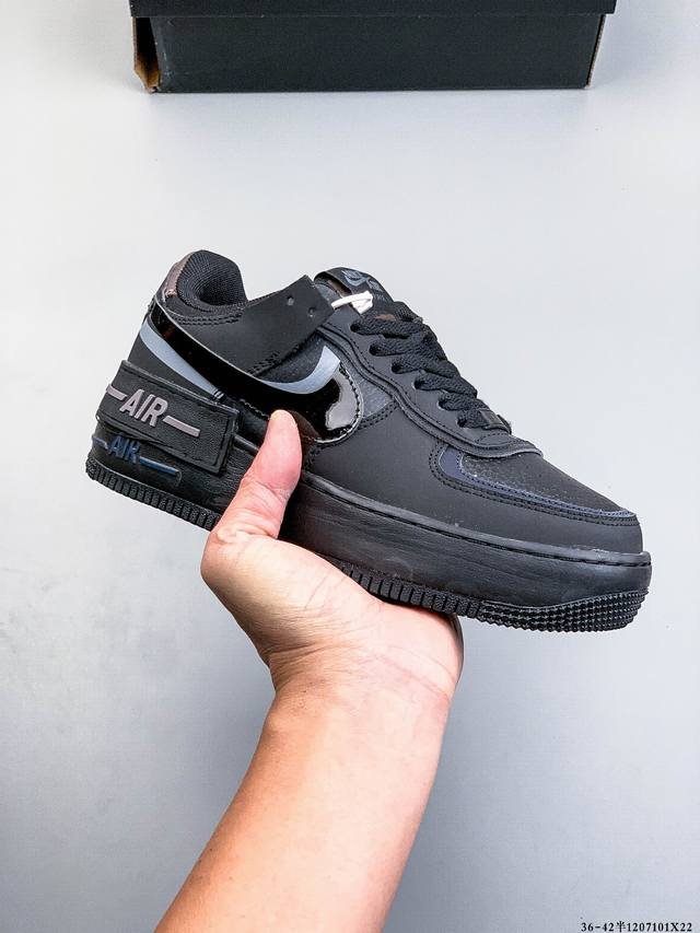 公司级头层！Nike 耐克 Air Force 1 Shadow 拼接马卡龙 侧身 Swoosh 采用叠加形的式呈现，同时跟后也将标志性 “Air” 字叠样加配