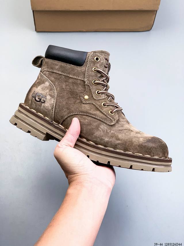 Ugg 秋冬新款中帮百搭休闲潮鞋 秋冬季节非常合适穿搭 鞋身轻便 鞋底柔软 舒适性相当不错 #原厂代工 正单规格生产 橡胶大底 出口外贸订单 鞋子细节几乎和正品