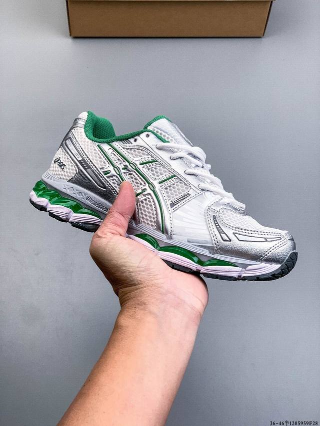 亚瑟士Kith X Asics Gel-Kayano 12.1低帮休闲跑步鞋，鞋款以K12作为基底，采用了Nimbus 17的鞋底单元，将缓震和稳定集合在一起，