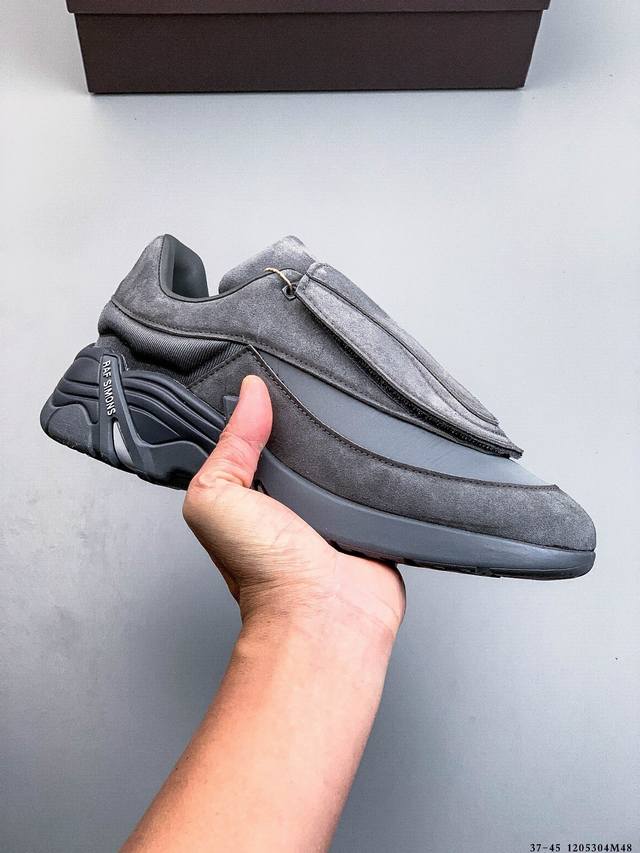 公司级 Raf Simons Cylon-21 潮流运动 织物皮革 圆头系带 低帮休闲鞋 采用光滑皮革 网眼和绒面革制成 饰有橡胶细节 具有系带封口 圆头款式