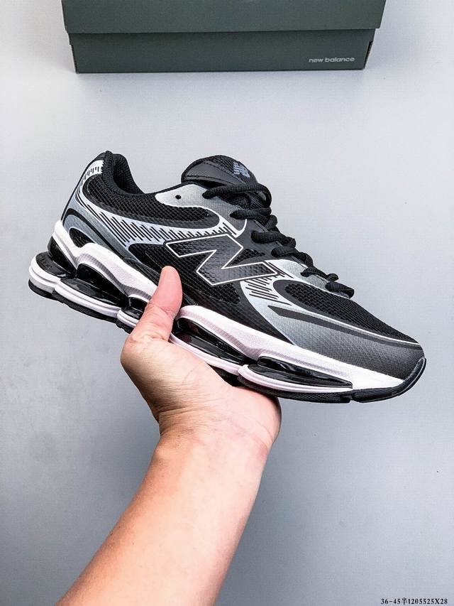 新百伦 New Balance Nb U2000Ea 运动跑步鞋。此复刻经典鞋款，加入当下大热的户外元素，以曾经篮球鞋款型式样加以打造鞋款造型。编织鞋带以及加强