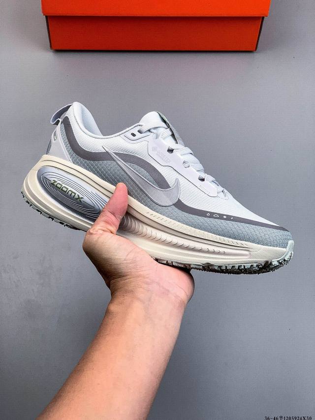 公司级！Nike Air Zoom Vomero 18 缓震透气休闲慢跑鞋 新版Vomero结合全新Zoomx和Reactx泡绵 提供双重缓震效果 铸就非凡迈步