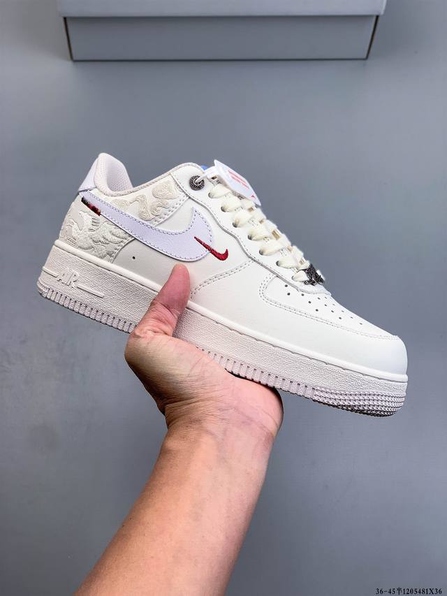 原楦数据纸版，采用硬质优质皮革鞋面材质，内置全掌Air Sole气垫。耐克 Nike Air Force 1 Low 空军一号低帮百搭休闲运动板鞋 120548