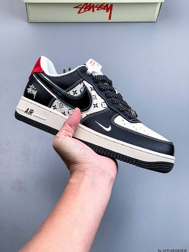 原楦数据纸版，采用硬质优质皮革鞋面材质，内置全掌Air Sole气垫。耐克 Nike Air Force 1 Low 空军一号低帮百搭休闲运动板鞋 120528