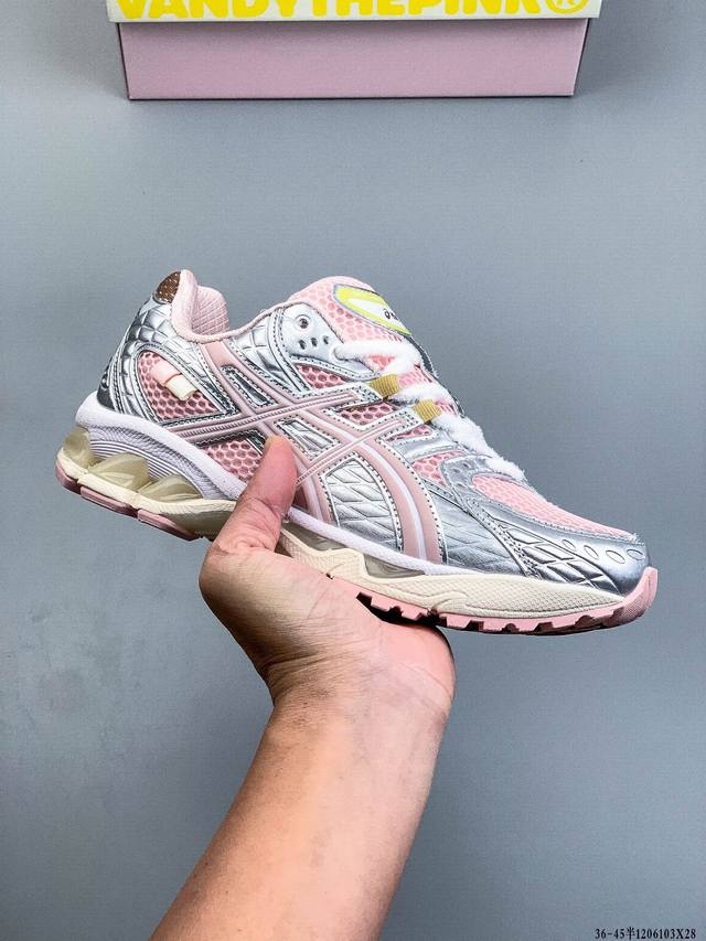 千禧风再度拿捏！Asics 亚瑟士 Gel-Nimbus 10.1 以复古科技加之先锋设计完整诠释千禧美学，重新定义高级穿搭。不论是千禧辣妹还是高级时装，抑或是