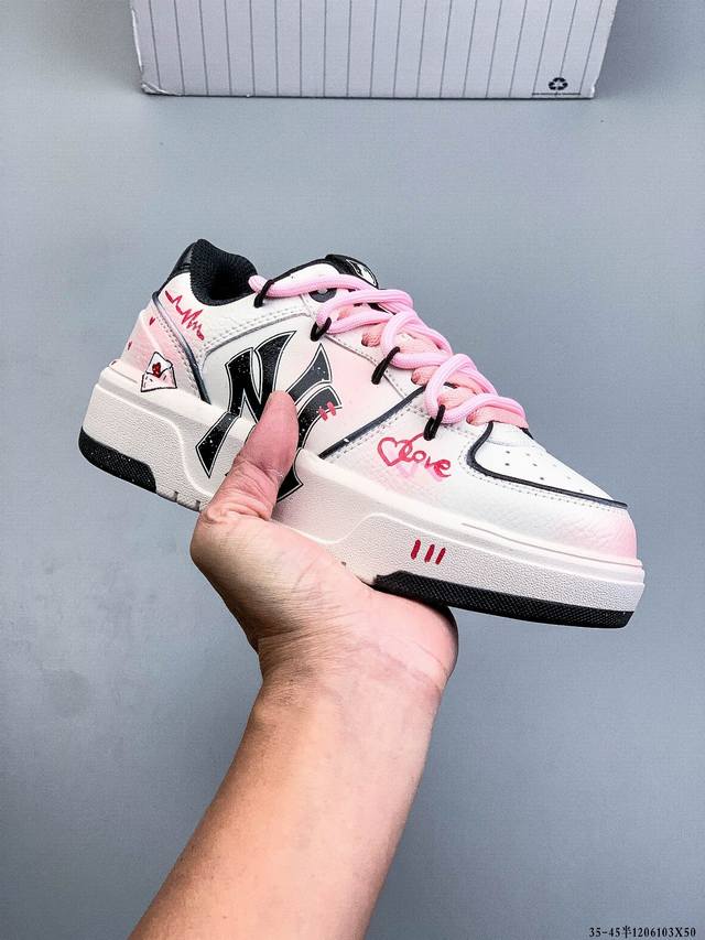 公司级[定制球鞋] Mlb纽约洋基队 潮流密码街头涂鸦喷绘手绘学院耐磨增高风低邦板鞋男女同款 该定制鞋选用原鞋为Mlb纽约洋基队厚底耐磨增高低帮板鞋，以涂鸦为灵