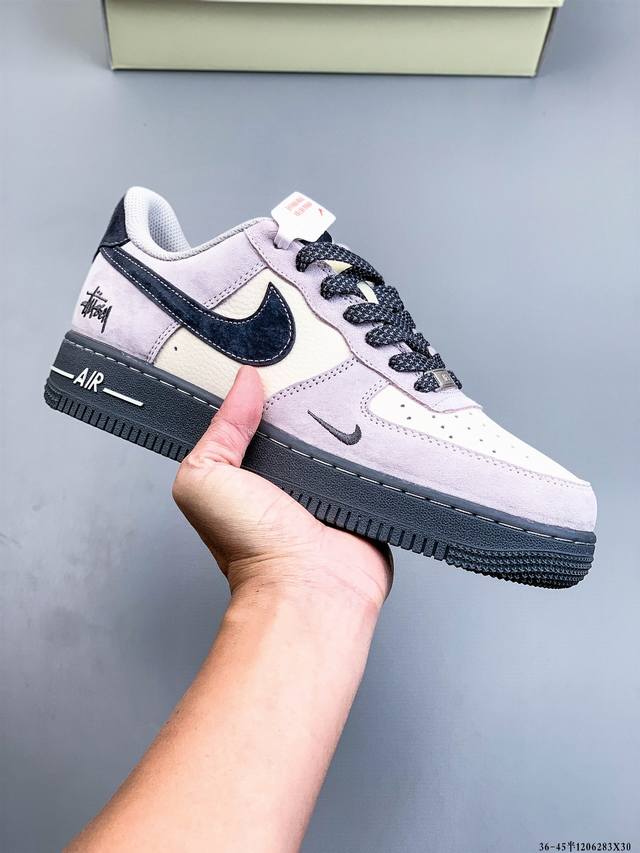 原楦数据纸版，采用硬质优质皮革鞋面材质，内置全掌Air Sole气垫。耐克 Nike Air Force 1 Low 空军一号低帮百搭休闲运动板鞋 120628