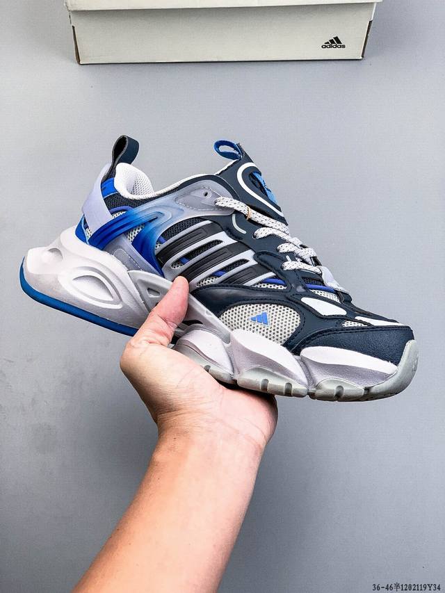 Xlg Runner Deluxe 潮流前卫科技 休闲运动老爹鞋 未来科技主义线条勾勒前卫张力 呈现饱满立体的3D感鞋身 浑厚中底搭载轻薄橡胶外底 皮革鞋面配合