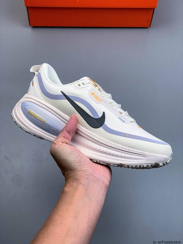 公司级！Nike Air Zoom Vomero 18 缓震透气休闲慢跑鞋 新版Vomero结合全新Zoomx和Reactx泡绵 提供双重缓震效果 铸就非凡迈步