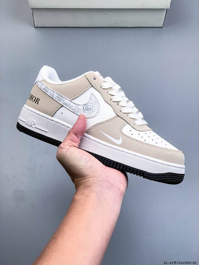 原楦数据纸版，采用硬质优质皮革鞋面材质，内置全掌Air Sole气垫。耐克 Nike Air Force 1 Low 空军一号低帮百搭休闲运动板鞋 120438