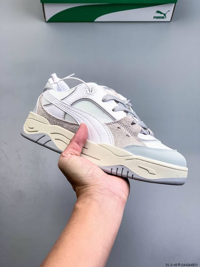 puma Skye 彪马街头风 轻便防滑低帮板鞋 全新pumaskye将您枕在云端 这款底脚采用干净的皮革鞋面 比以往更高的鞋底和鞋底的极高品牌烙印 重新塑造了