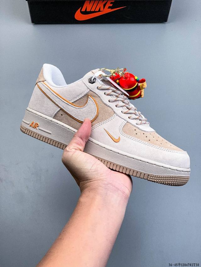 原楦数据纸版，采用硬质优质皮革鞋面材质，内置全掌Air Sole气垫。耐克 Nike Air Force 1 Low 空军一号低帮百搭休闲运动板鞋 120470