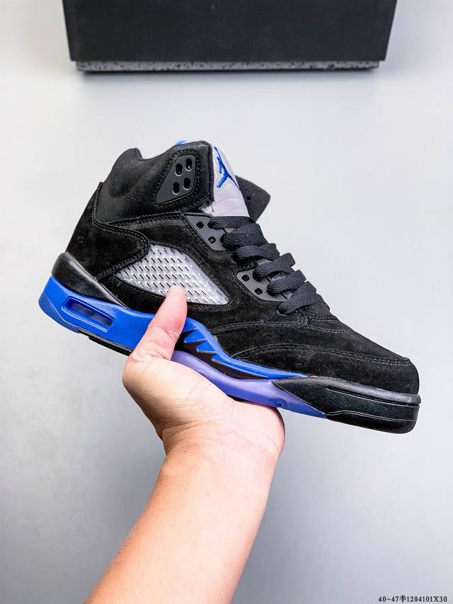 Air Jordan 5 Retro Oreo Aj5 高帮篮球鞋 可视Air气垫+pu中底，为运动中的起跳、急停和落地等场上动作提供可靠保护，即使在面对如今更