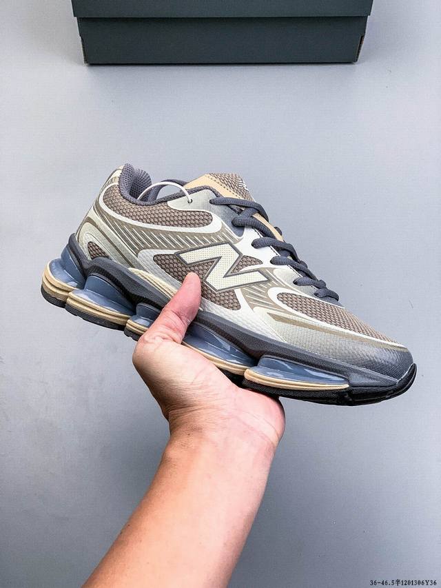 新百伦 New Balance Nb U2000Ea 运动跑步鞋。此复刻经典鞋款，加入当下大热的户外元素，以曾经篮球鞋款型式样加以打造鞋款造型。编织鞋带以及加强