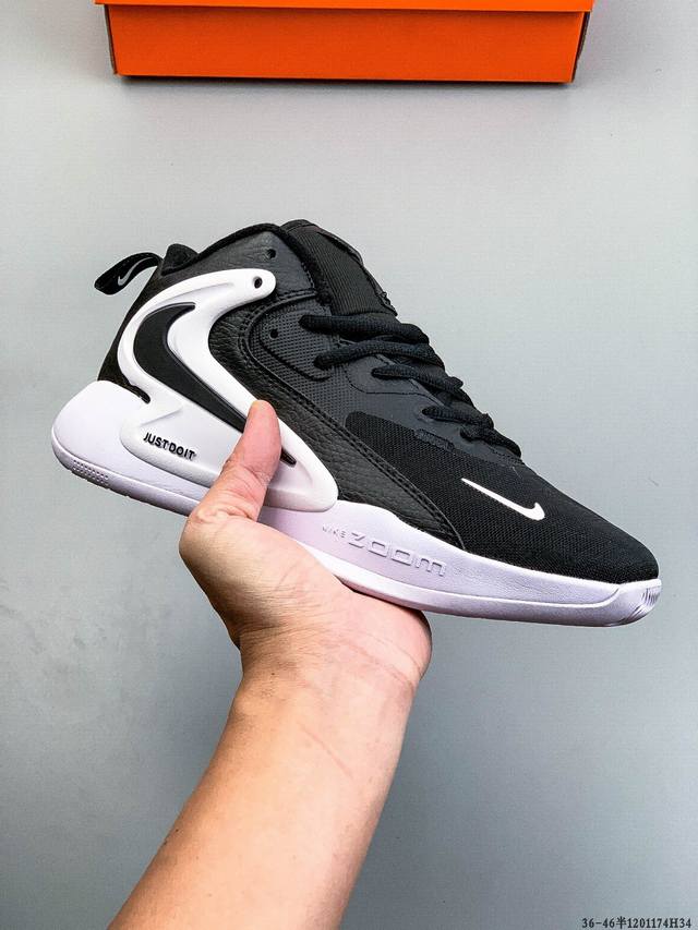 Nike React Hyperset 2 Se 轻便平衡低帮训练运动鞋 Hyperset系列可为您在室内球场上打篮球，排球，羽毛球和其他运动提供出色的牵引力。