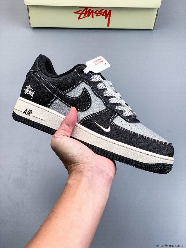 原楦数据纸版，采用硬质优质皮革鞋面材质，内置全掌Air Sole气垫。耐克 Nike Air Force 1 Low 空军一号低帮百搭休闲运动板鞋 120128