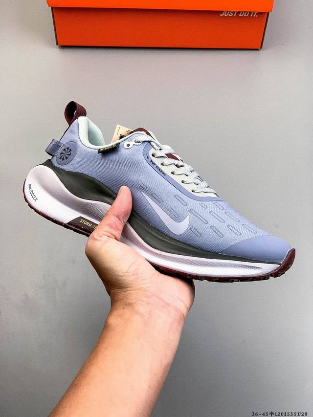 Nike Reactx Infinity Run 4 马拉松轻便跑步鞋 轻量鞋面搭配位于足弓处的全新板带设计，细致包裹双脚，为Nike飞马带来更稳固可靠的贴合感