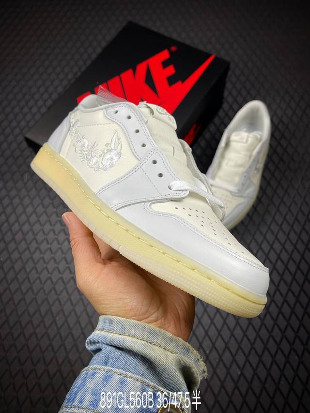 B Air Jordan 1 High Og 花卉刺绣 Aj1 乔丹1代 Aj1 乔1 乔丹篮球鞋系列 采用正确头层皮组合荔枝纹头层皮革鞋面材质 中底注胶孔及缜