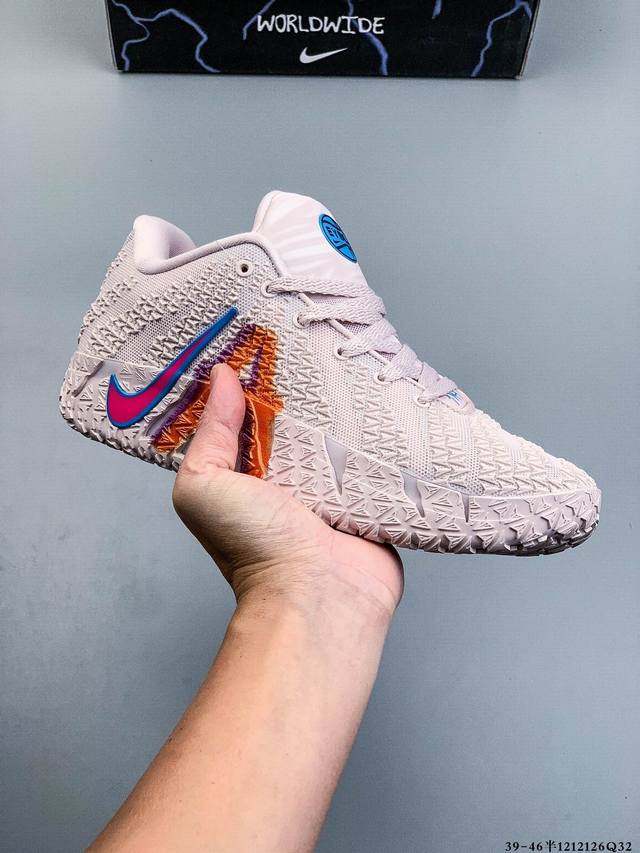 Nike 莫兰特三代 Zoom Ja 3 Ep 低帮休闲运动篮球鞋！ Ja 3 的设计旨在展现莫兰特大胆且充满活力的设计风格，将其亲力亲为的创意融入鞋型设计中，