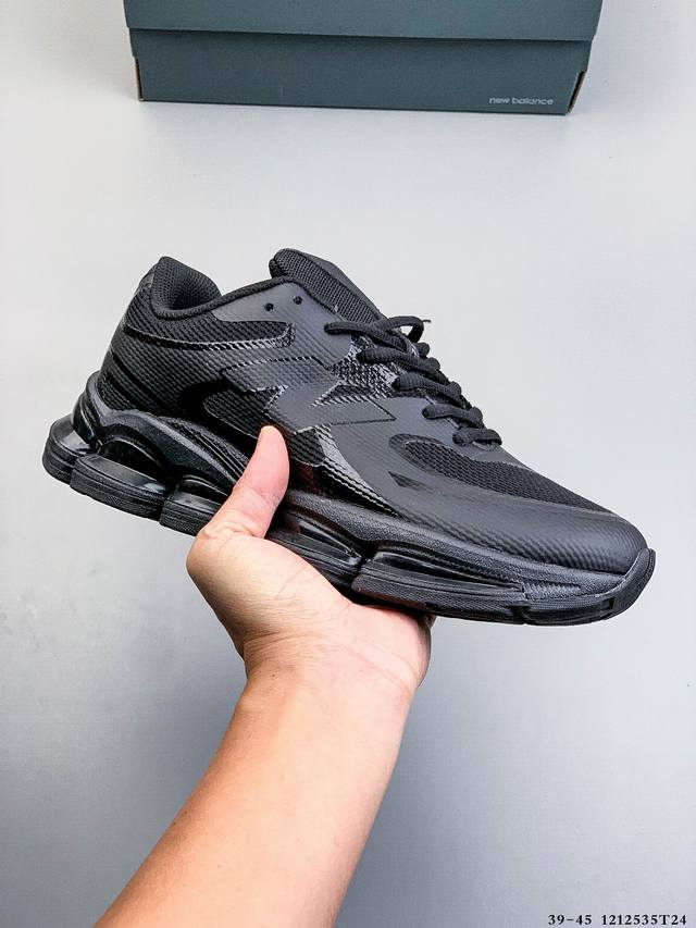 新百伦 New Balance Nb U2000Ea 运动跑步鞋。此复刻经典鞋款，加入当下大热的户外元素，以曾经篮球鞋款型式样加以打造鞋款造型。编织鞋带以及加强