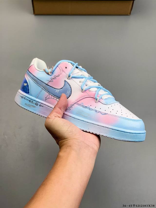 公司级定制款！Nike Court Vision Low 低帮百搭透气休闲运动板鞋，经典耐用的设计，兼顾舒适脚感和出众风范，演绎匠心之作。结构性的支撑贴合感结合