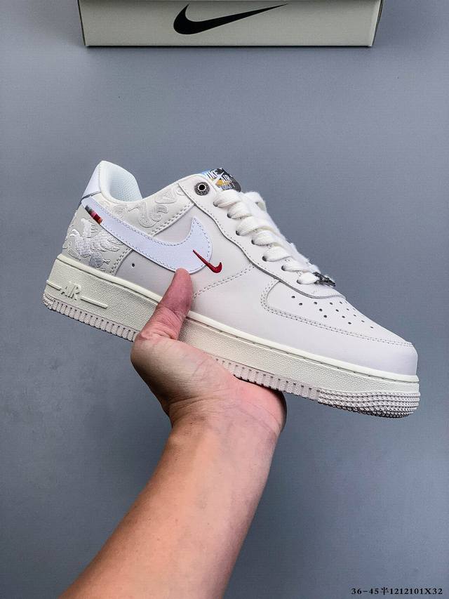 原楦数据纸版，采用硬质优质皮革鞋面材质，内置全掌Air Sole气垫。耐克 Nike Air Force 1 Low 空军一号低帮百搭休闲运动板鞋 121 1X