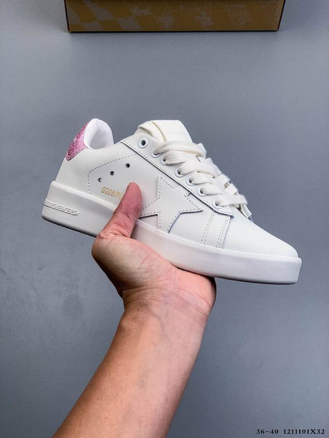 公司级！Golden Goose purestar 镂空星星休闲 圆头系带 低帮时尚板鞋 鞋帮侧面的Golden Goose星星和后跟的3D徽标 设计始终忠实于