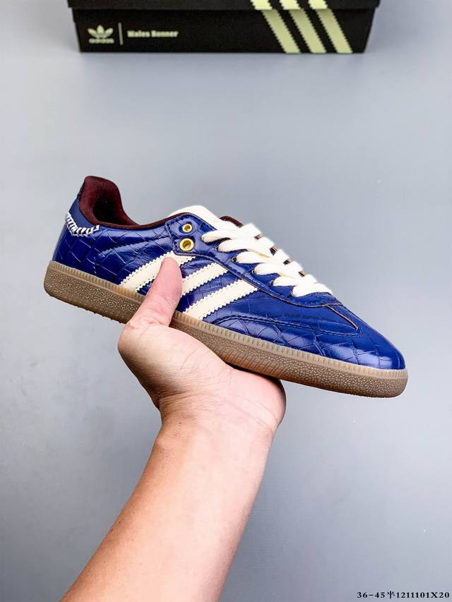 二层真标！Adidas Samba Og 经典百搭休闲鞋德训鞋！ Adidas 近70年的经典Samba Og 修长的鞋楦,略微尖尖的鞋头,翻毛皮的鞋头拼接,这