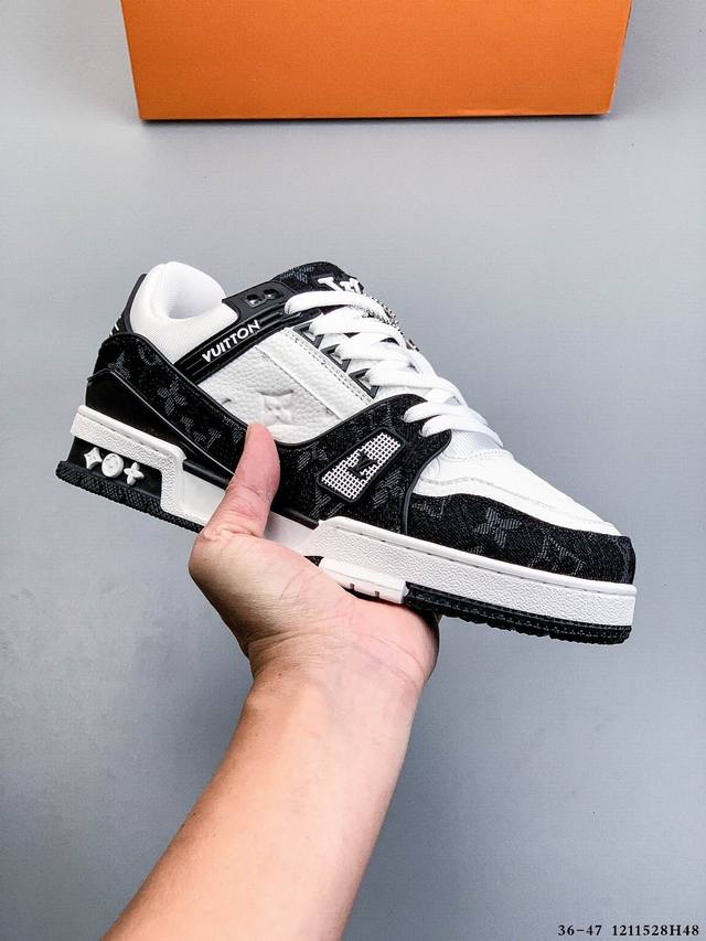 公司级！路易威登 Louis Vuitton Lv路易威登板鞋 乘风破浪的姐姐争先种草款,舒适透明底和百搭性霸屏整个时尚娱乐圈，正品1:1套楦复刻，细节调整完美