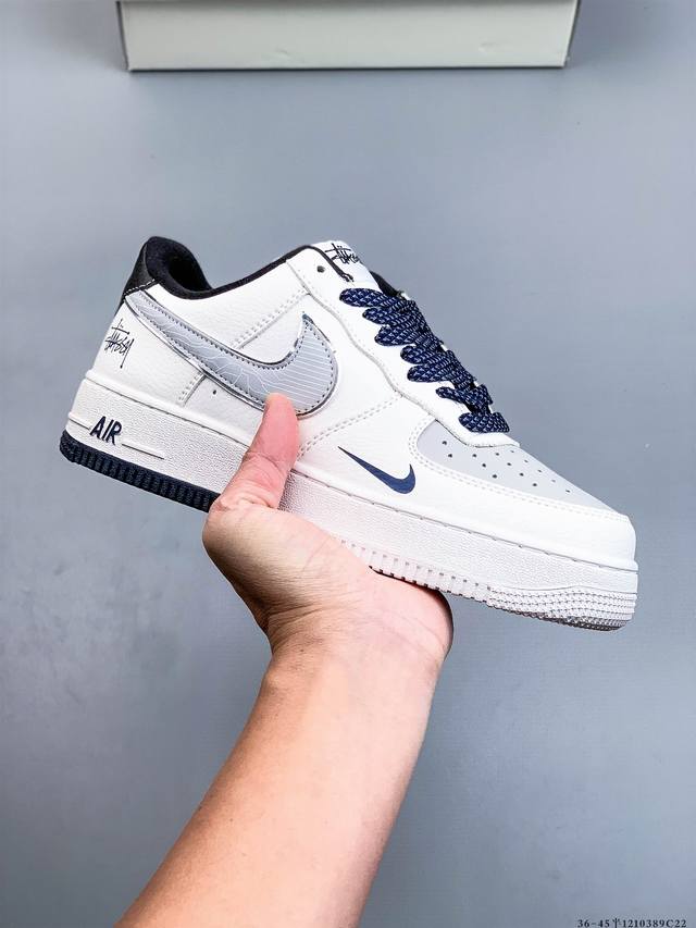 原楦数据纸版，采用硬质优质皮革鞋面材质，内置全掌Air Sole气垫。耐克 Nike Air Force 1 Low 空军一号低帮百搭休闲运动板鞋 121038