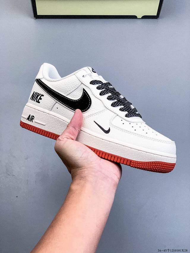 原楦数据纸版，采用硬质优质皮革鞋面材质，内置全掌Air Sole气垫。耐克 Nike Air Force 1 Low 空军一号低帮百搭休闲运动板鞋 121010