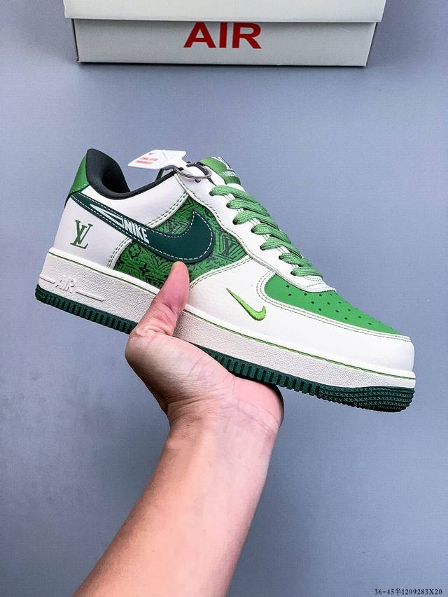 原楦数据纸版，采用硬质优质皮革鞋面材质，内置全掌Air Sole气垫。耐克 Nike Air Force 1 Low 空军一号低帮百搭休闲运动板鞋 120928