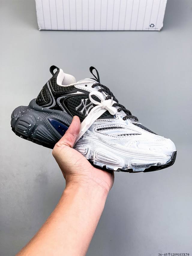 公司级！Mlb Winner Chunky 虞书欣同款25新款潮流厚底时尚街头赛博老爹鞋 它采用了复古未来主义的设计，鞋身采用技网布搭配金属质感材质，呈现出流线