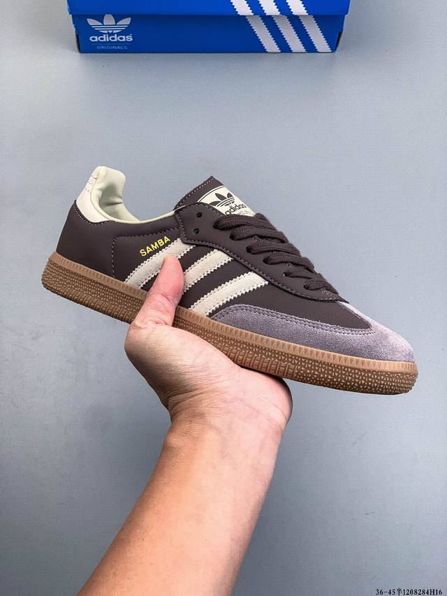 二层真标！Adidas Samba Og 经典鞋款 Adidas 近70年的经典Samba Og 修长的鞋楦,略微尖尖的鞋头,翻毛皮的鞋头拼接,这些我们都看得到