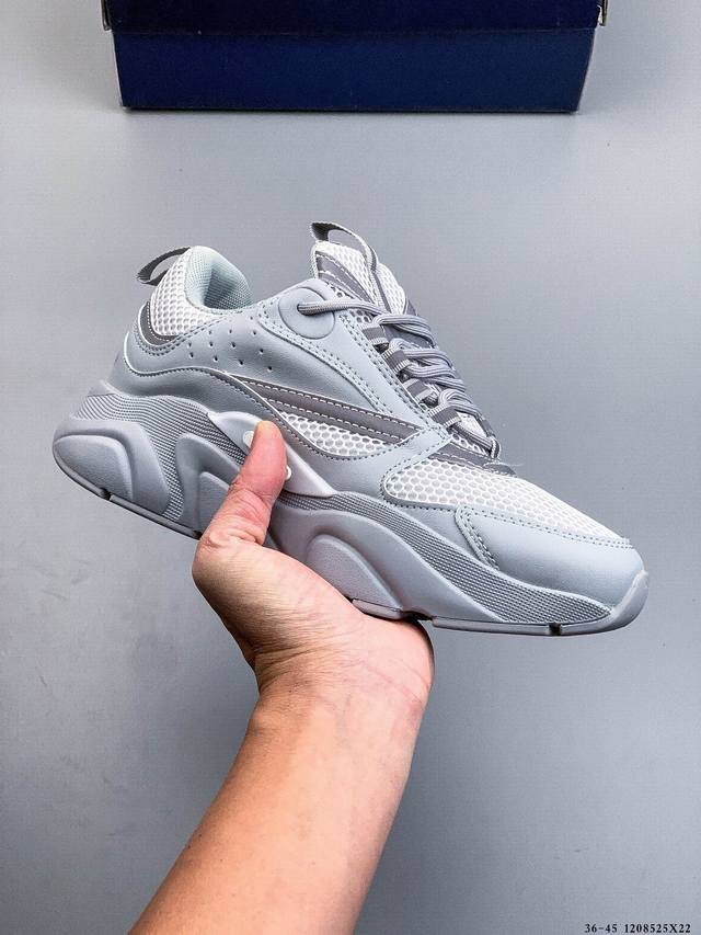 Dior迪奥 B22 牛皮 科技网布运动休闲鞋 B22运动鞋以复古视角重新诠释“厚实 廓形。凭借其独创的运动美学，它结合了不同的材料和纹理，例如光滑的小牛皮和黑