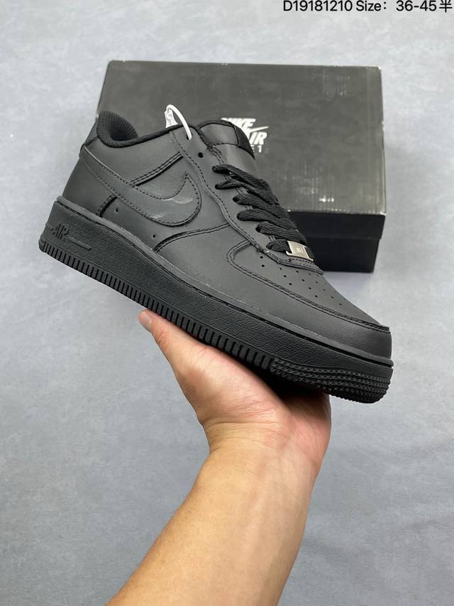 耐克Nike Air Force 1 Low 空军一号低帮百搭休闲运动板鞋。柔软、弹性十足的缓震性能和出色的中底设计，横跨复古与现代的外型结合，造就出风靡全球三