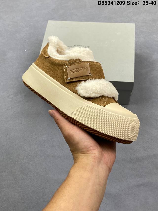 公司级Gg-Cc 毛毛鞋 百搭舒适通勤 保暖防滑减震耐磨增高 低帮加绒板鞋 以经典为基调 加上了别致的毛边设计 无惧寒冷 经典休闲鞋设计 融合时尚简约风格 羊绒