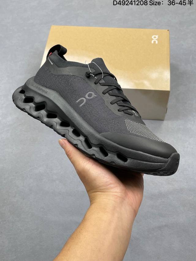 Loewe 罗意威 X On 昂跑全新合作系列运动鞋 时尚老爹鞋，品牌与瑞士高性能运动品牌On携手打造的此系列作品专为城市与户外生活而设，充分彰显蕴含可持续理念