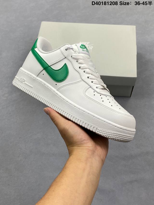 耐克Nike Air Force 1‘07 Lx 空军一号低帮百搭休闲运动板鞋。柔软、弹性十足的缓震性能和出色的中底设计，横跨复古与现代的外型结合，造就出风靡全