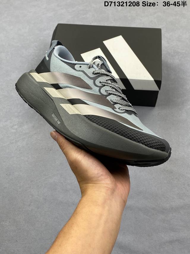 Adidas Adizero pro Evo 1 阿迪超轻透气缓震跑鞋 整体外观造型与Adizero Adios pro Evo 1非常相似 中底配置方面搭载全