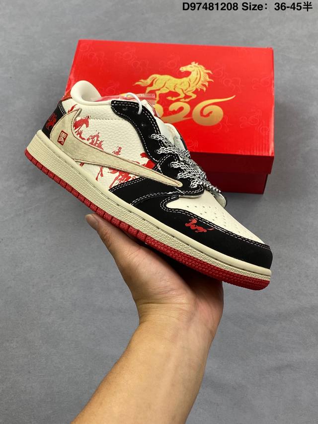 Fragment X Travis Scott X 斯图西 Air Jordan 1 Low 三方联名倒钩 性价比原盒出货 全新的三方联名低帮倒钩鞋面延续了黑脚