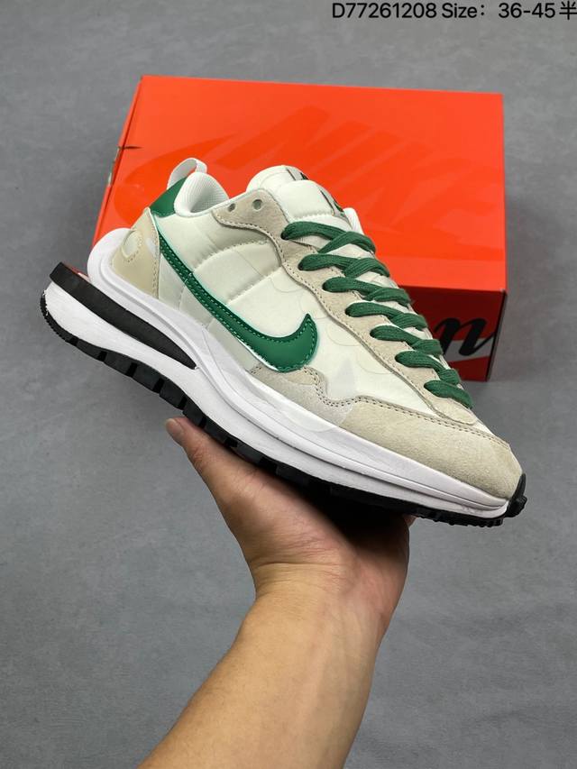 Sacai X Nk Vaporwaffle 重磅联名 重磅联名合作款 #鞋款由pegasus与Vaporfly两款鞋型的设计元素共同构建 鞋身材质由翻毛皮和透