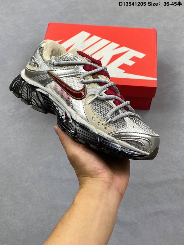 公司级球鞋定制 Nike Initiator复古 防滑低帮男子休闲跑步鞋 鞋身线条流畅，搭配厚底设计，视觉上拉长了腿部比例。鞋面采用透气材质，适合春季多变的天气