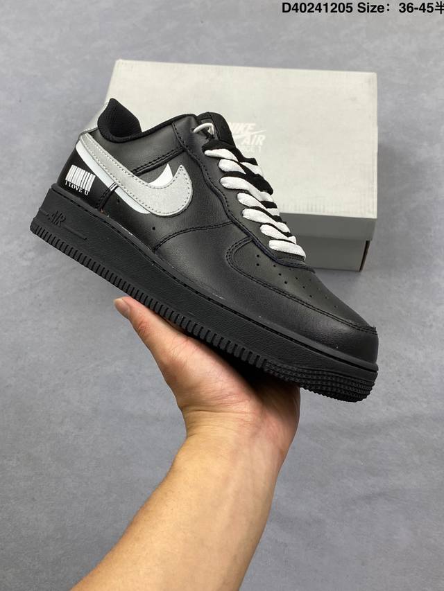 真标耐克Nike Air Force 1“07空军一号低帮百搭休闲运动板鞋。柔软、弹性十足的缓震性能和出色的中底设计，横跨复古与现代的外型结合，造就出风靡全球三