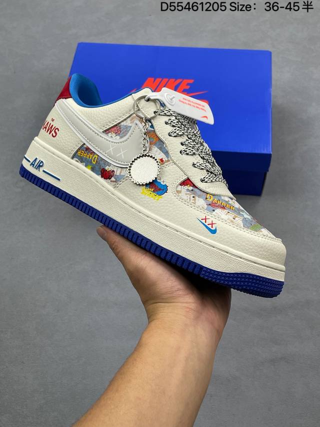 耐克 Nike Air Force 1 ’07 空军一号低帮百搭休闲运动板鞋。柔软、弹性十足的缓震性能和出色的中底设计，横跨复古与现代的外型结合，造就出风靡全球