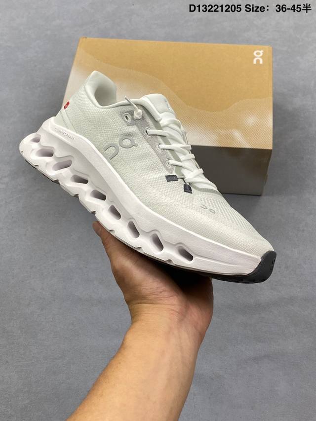On昂跑 Cloudzone 柔软舒适防滑耐磨 低帮 休闲跑步鞋 新款跑鞋以专业运动人体跑步工程学为设计核心 让跑者毫不费力地尽情畅跑 兼顾舒适和透气 货号：3