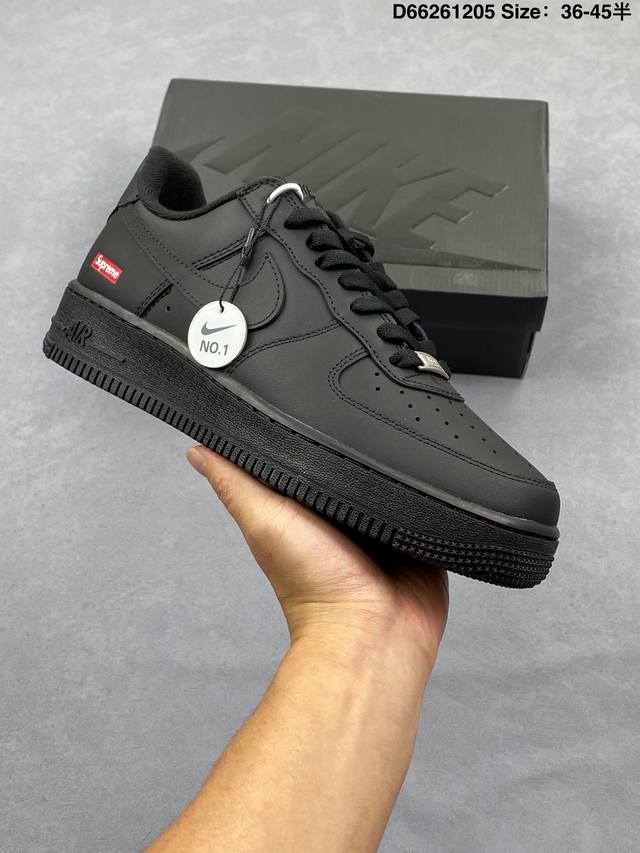 真标耐克Nike Air Force 1’07空军一号低帮百搭休闲运动板鞋。柔软、弹性十足的缓震性能和出色的中底设计，横跨复古与现代的外型结合，造就出风靡全球三